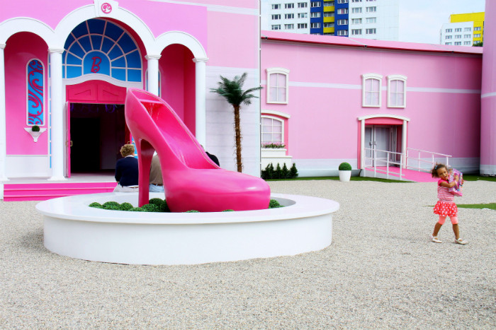 Barbie Haus Eroffnung Begleitet Vom Skandal Berlin Visual Com