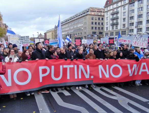 АНТИВОЕННЫЙ МАРШ РОССИЙСКОЙ ОППОЗИЦИИ В БЕРЛИНЕ