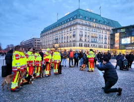 БЕРЛІН ВИБРАВ КРАЩИХ ВОЛОНТЕРІВ. РЯТУВАЛЬНИКИ-КІНОЛОГИ ASB BERLIN ПЕРЕДАЮТЬ ПОЖЕРТВУ СВОЇМ УКРАЇНСЬКИМ КОЛЕГАМ